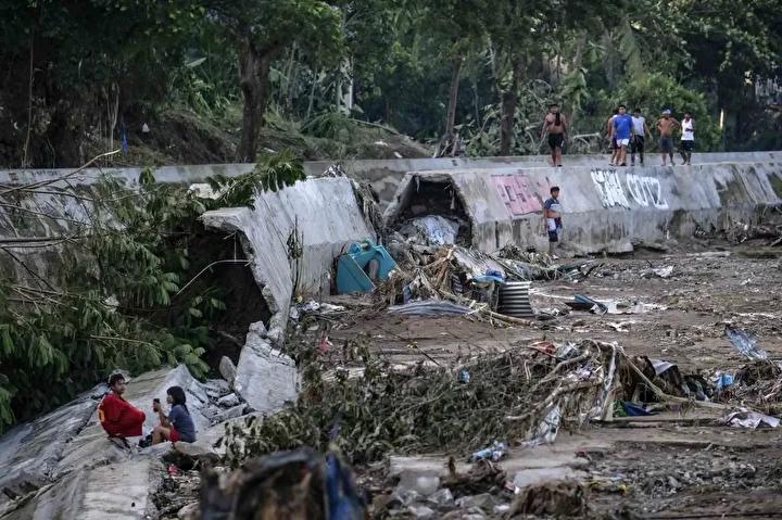 Filipinleri Vuran Kalmaegi Tayfununda Can Kaybi ve Arama Calismalari