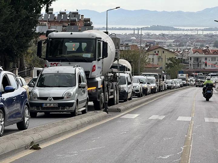 Fren Arizasi Nedeniyle Meydana Gelen Trafik Kazasi Sonucu Cok Sayida Yarali Fren Arizasi Nedeniyle Meydana Gelen Trafik Kazasi Sonucu Cok Sayida Yarali Eskiyen Gumuspinar