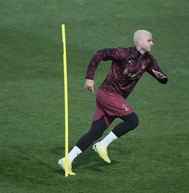 Galatasaray'ın Ajax Maçı Öncesi Icardi'nde Değişim Dikkat Çekti 2 Galatasaray'ın Ajax Maçı Öncesi Icardi'nde Değişim Dikkat Çekti