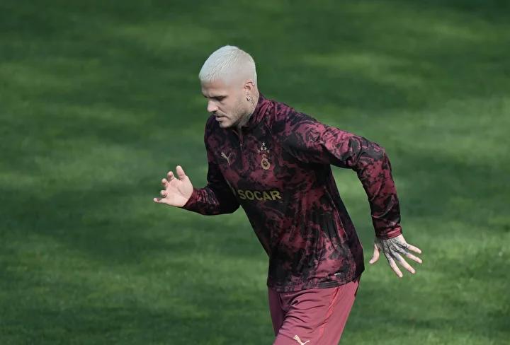 Galatasaray'ın Ajax Maçı Öncesi Icardi'nde Değişim Dikkat Çekti 5 Galatasaray'ın Ajax Maçı Öncesi Icardi'nde Değişim Dikkat Çekti