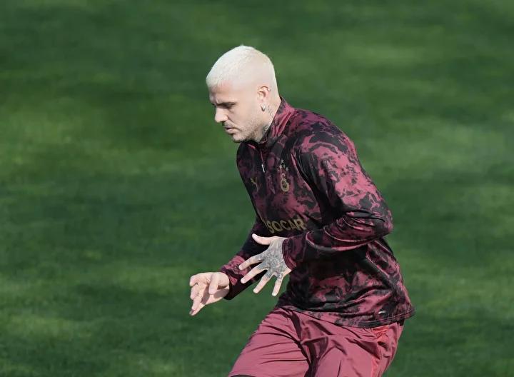 Galatasaray'ın Ajax Maçı Öncesi Icardi'nde Değişim Dikkat Çekti 6 Galatasaray'ın Ajax Maçı Öncesi Icardi'nde Değişim Dikkat Çekti