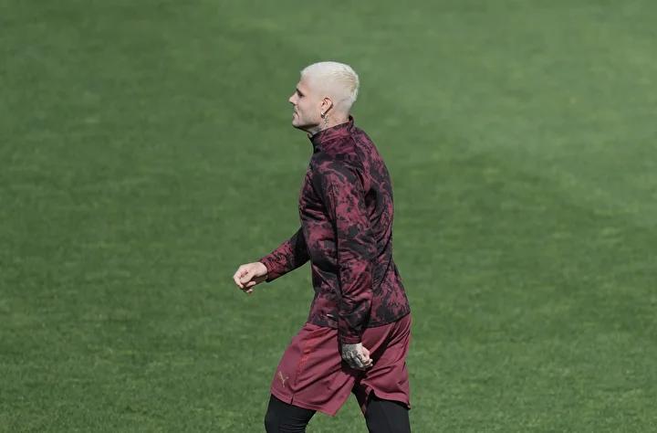 Galatasaray'ın Ajax Maçı Öncesi Icardi'nde Değişim Dikkat Çekti 8 Galatasaray'ın Ajax Maçı Öncesi Icardi'nde Değişim Dikkat Çekti