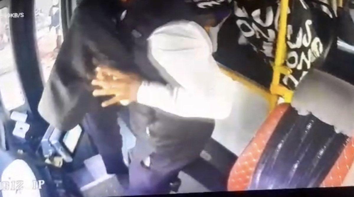 Gaziantep Halk Otobusu Soforune Saldiri Olayi Yasli Yolcu Tartismasi Siddete Gaziantep Halk Otobusu Soforune Saldiri Olayi Yasli Yolcu Tartismasi Siddete Donustu