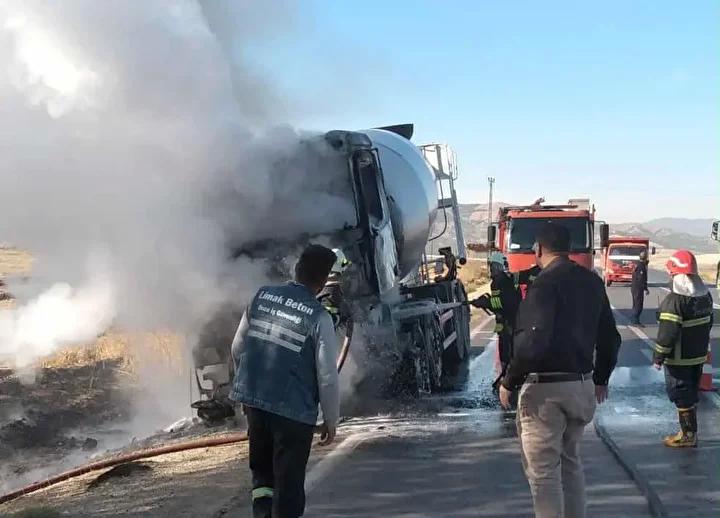 Gaziantep'te Beton Mikseri Yangını Güvenlik Kameralarına Yansıdı 3 Gaziantep'te Beton Mikseri Yangını Güvenlik Kameralarına Yansıdı