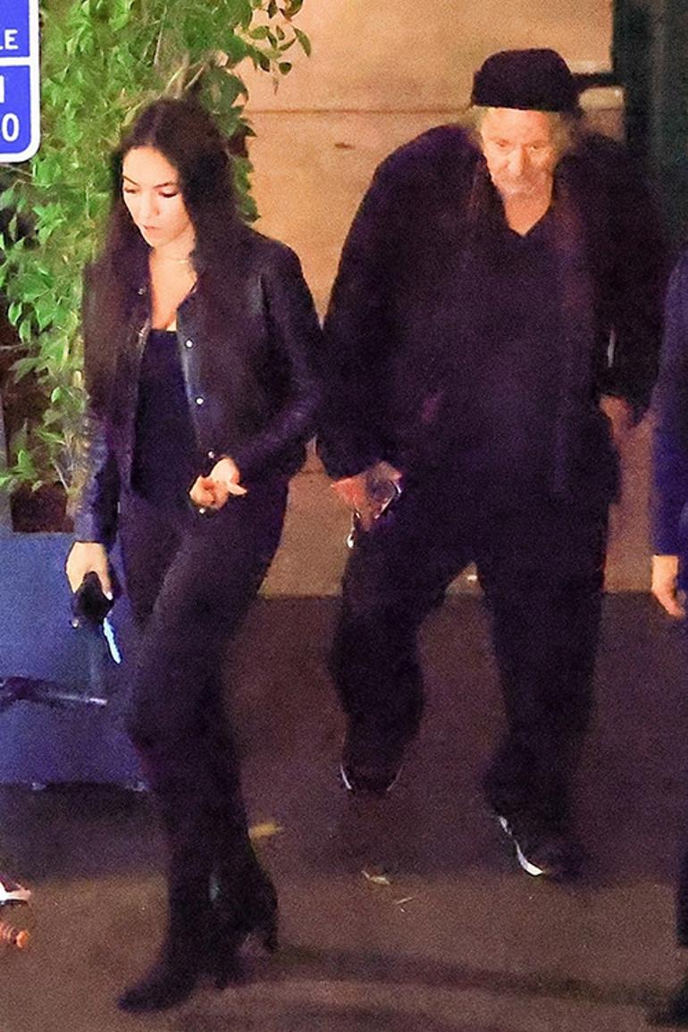 Genç Kadının Aşk Hayatında Yaşlı Erkeklerle Sürpriz Bağlantılar