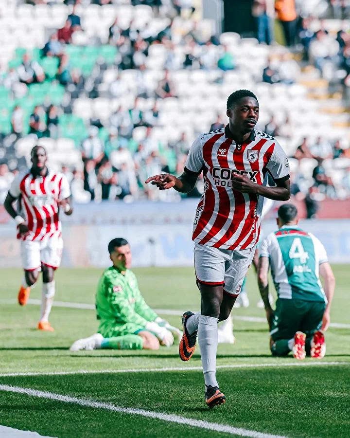 Haftanin En Iyi Performans Gosteren Oyunculari ve Dizilisi Haftanin En Iyi Performans Gosteren Oyunculari ve Dizilisi