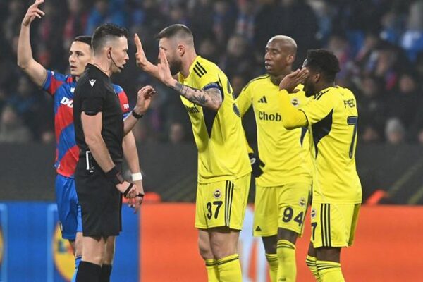 Hakem Hatası ve VAR İncelemesi: Fenerbahçe-Plzen Maçındaki Tartışma