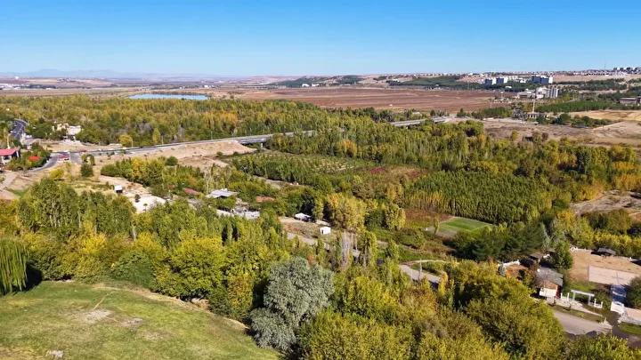 Hevsel Bahçeleri'nde Sonbahar Manzarası: Doğanın ve Medeniyetin Buluşması