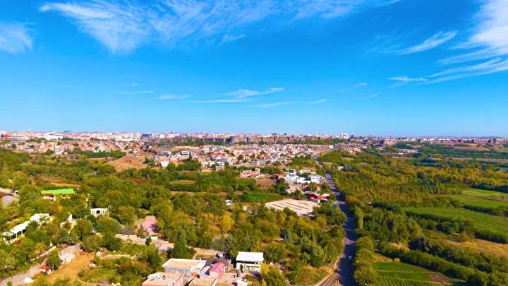 Hevsel Bahçeleri'nde Sonbahar Manzarası: Doğanın ve Medeniyetin Buluşması