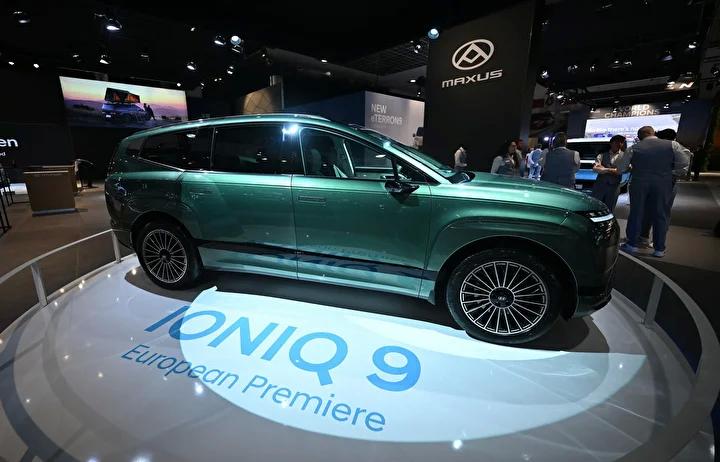 Hyundai IONIQ 9 20258217te Yollarda Goz Kamastiracak Elektrikli SUV Gelismis Ic Ozellikler ve Pratik Kullanim