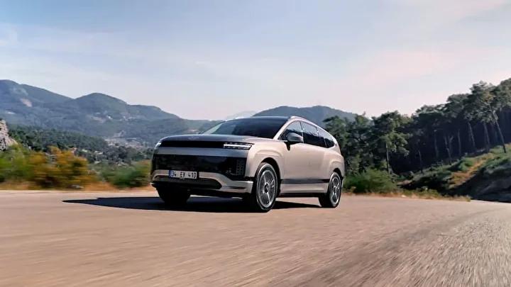 Hyundai IONIQ 9 20258217te Yollarda Goz Kamastiracak Elektrikli SUV Hyundai IONIQ 9 2025te Yollarda Goz Kamastiracak Elektrikli SUV