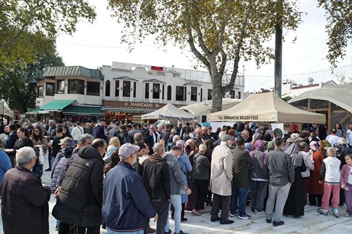 İstanbul’da Osmancık Pirinciyle Lezzet Şöleni Düzenlendi 1 Eyüpsultan Camii Meydanı’nda gerçekleştirilen etkinlik, Osmancık Belediyesi ve OSDEF ortaklığıyla düzenlendi ve yüzlerce kişinin katılımıyla memory yapıldı.