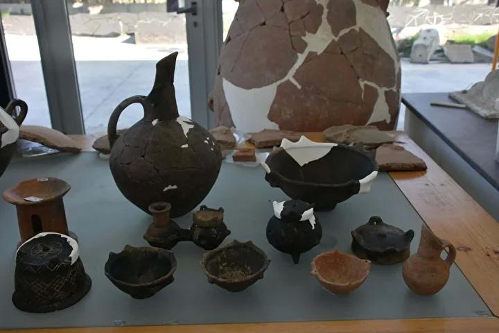 Izmir Arkeoloji Kazilarinda Yeni Bulgular ve Kazi Calismalari Hakkinda Guncel Bilgiler