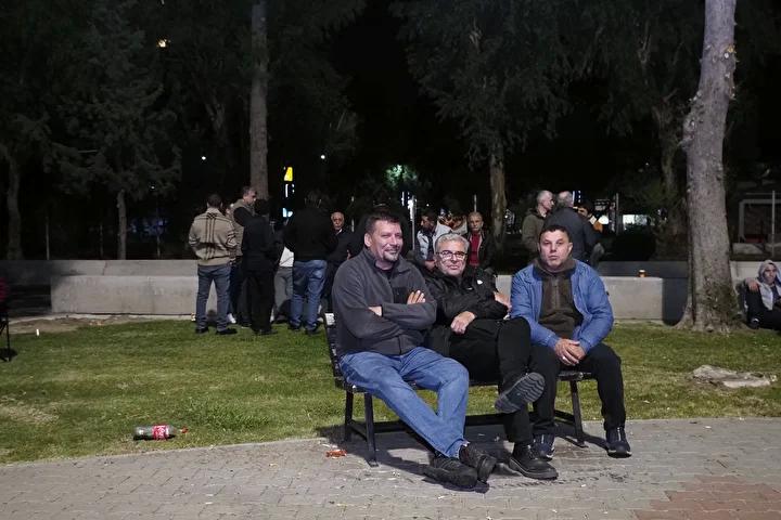 İzmir Esnafı Bostanlı Pazarı'nda Haklarını Savunuyor 3 İzmir Esnafı Bostanlı Pazarı'nda Haklarını Savunuyor