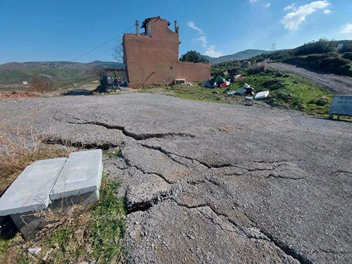 Izmirde Kent Jeolojisi ve Deprem Guvenligi Calistayi Sonuclari