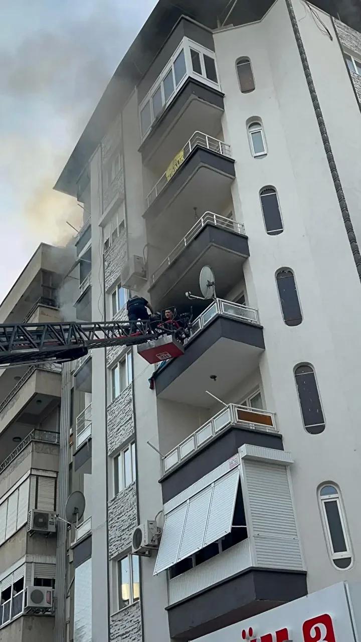 İzmir'deki Apartman Yangını Korkuttu: Olay Yeri ve Sonrası Detaylar