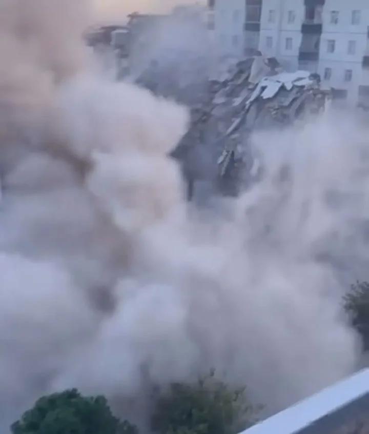 Kahramanmaraş Depremi Sonrası Güvenliğin Sağlanması İçin Yapılan Kontrollü Yıkım Sırasında Bina Çöktü