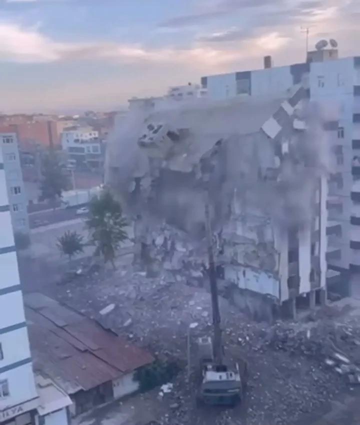 Kahramanmaraş Depremi Sonrası Güvenliğin Sağlanması İçin Yapılan Kontrollü Yıkım Sırasında Bina Çöktü