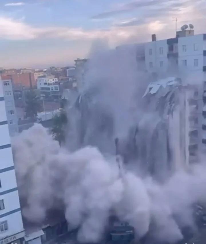 Kahramanmaraş Depremi Sonrası Güvenliğin Sağlanması İçin Yapılan Kontrollü Yıkım Sırasında Bina Çöktü