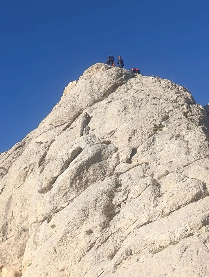 Kalecik Mahallesi Kayalıklarında Mahsur Kalan Şefik Bartin Kurtarıldı
