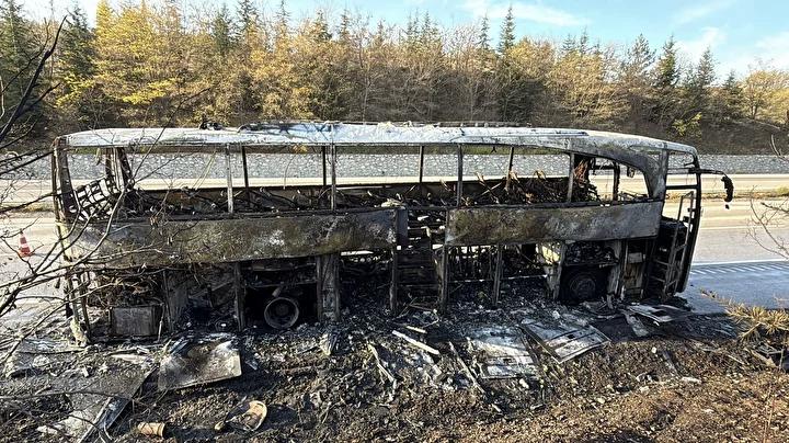 Karabukte Yolcu Otobusu Motor Bolumunde Yangin Cikti 3 Karabukte Yolcu Otobusu Motor Bolumunde Yangin Cikti