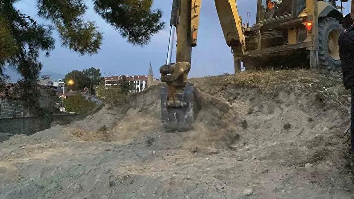 Kazı Çalışması Sırasında Eski Mezarların Kemikleri Gün yüzüne Çıktı