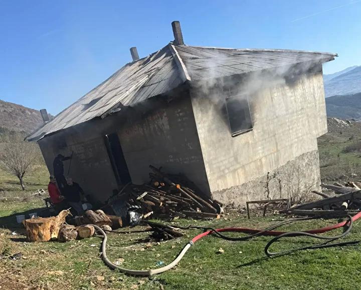 Koşoluk Yaylasında Müstakil Evde Yangın Çıktı, Kayıplar Yaşandı