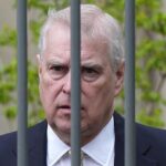 Kral Charles Prens Andrewun Unvanlarini ve Haklarini Geri Aliyor