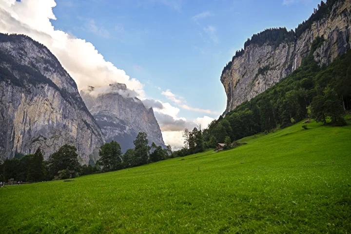Lauterbrunnen Vadisi: Doğa Harikalarının Buluştuğu Eşsiz Manzara