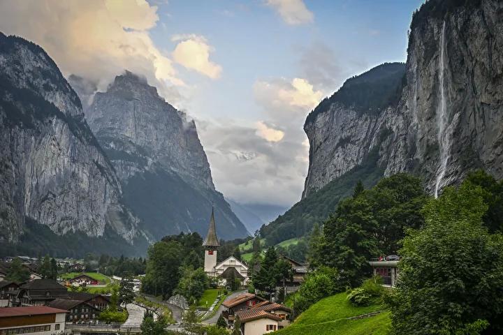 Lauterbrunnen Vadisi: Doğa Harikalarının Buluştuğu Eşsiz Manzara