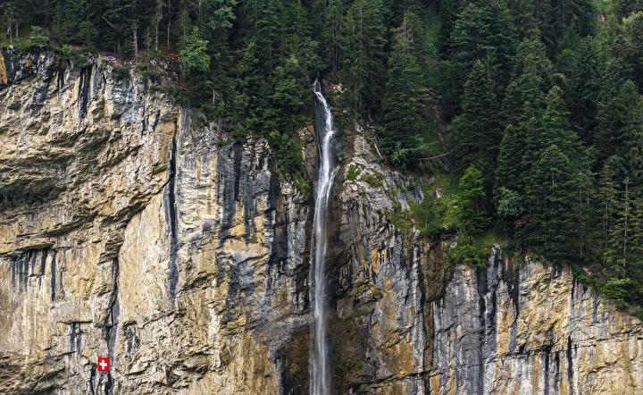 Lauterbrunnen Vadisi: Doğa Harikalarının Buluştuğu Eşsiz Manzara