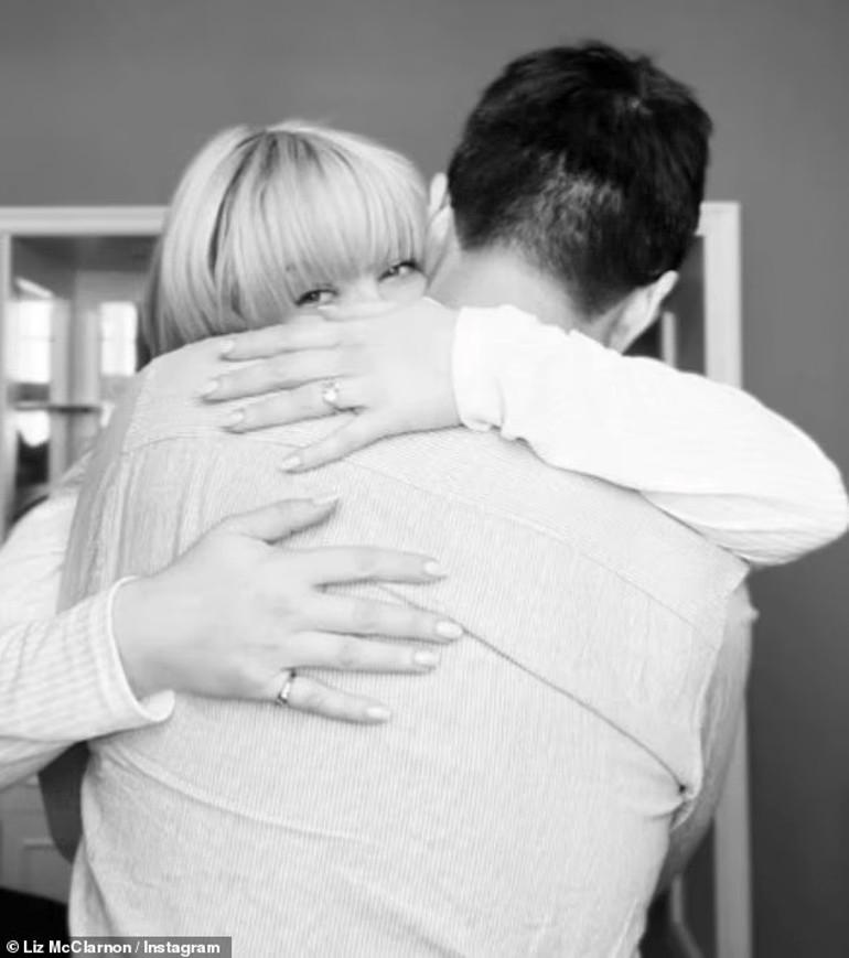 Liz McClarnon’un Anneliğe İlk Adımı ve Çocuk Sevinci 11 Liz McClarnon’un Anneliğe İlk Adımı ve Çocuk Sevinci