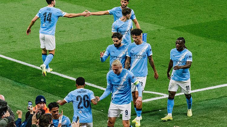 Manchester City UEFA Sampiyonlar Liginin dorduncu haftasinda evinde Borussia Dortmundu agirladi ve