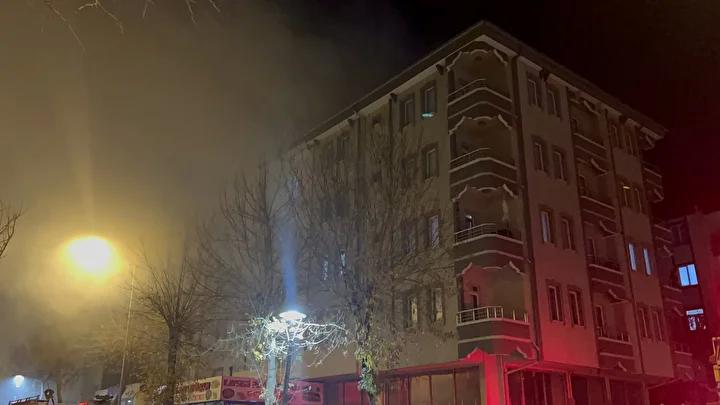 Merkezi Emek Mahallesinde Cati Yangini Kontrol Altina Alindi