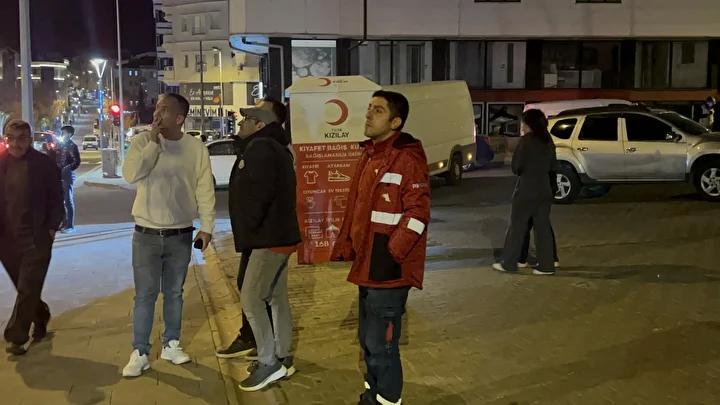 Merkezi Emek Mahallesinde Cati Yangini Kontrol Altina Alindi