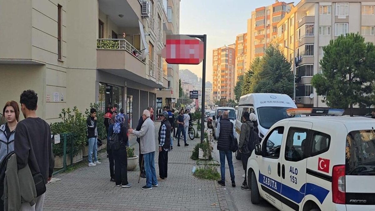 Mudanya’da Eski eşinin çalıştığı markete gelen adam bıçakla saldırdı