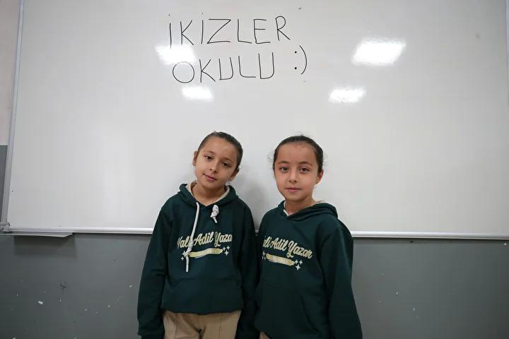 Mustaki 21 Ikiz Ogrencinin Okul Hikayesi ve Ogretmenlerinin Deneyimleri