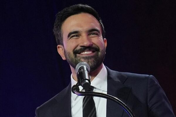 New York’ta Tarihi Zafer: İlk Müslüman Belediye Başkanı Mazbatasını Aldı