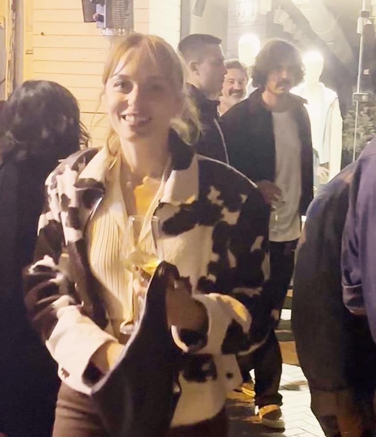 Nilperi Şahinkaya Yeniden Aşkının İlk Adımlarını Attı 3 Nilperi Şahinkaya Yeniden Aşkının İlk Adımlarını Attı