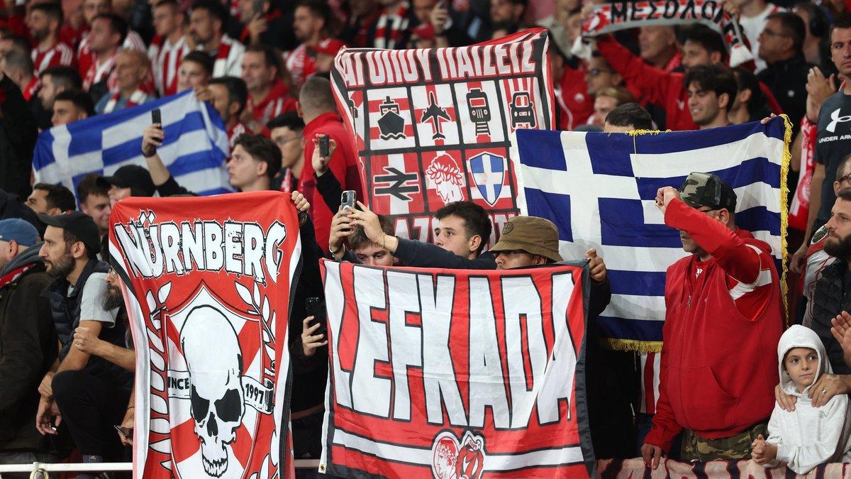 Olympiakos-Yenilmezlik Zaferi ve Taraftar Gösterisi