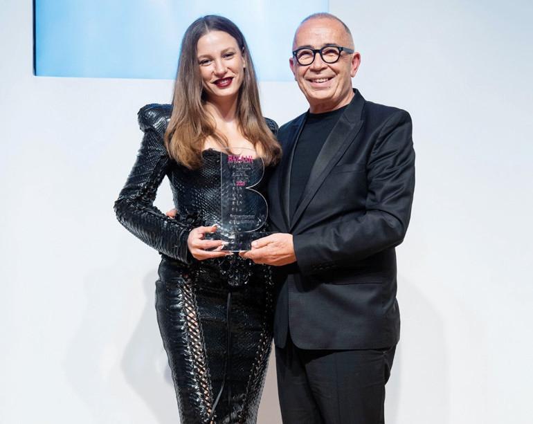 Ozan Akbaba8217ya Yilin Erkek Odulu ve Geceden Notlar Ozan Akbabaya Yilin Erkek Odulu ve Geceden Notlar