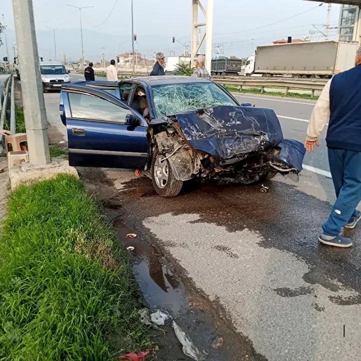 Pamukova8217da Feci Trafik Kazasi 3 Yarali Ambulansla Tedavi Altina Alindi Pamukovada Feci Trafik Kazasi 3 Yarali Ambulansla Tedavi Altina Alindi