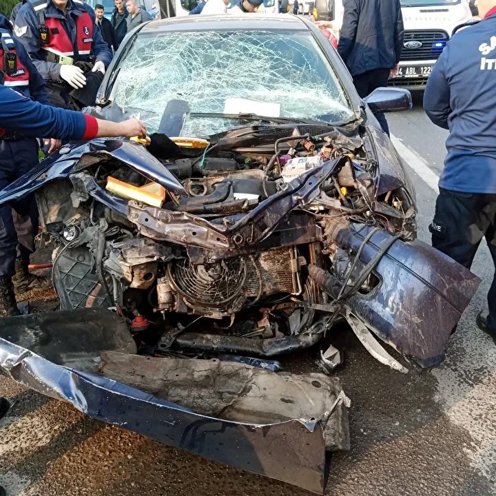 Pamukova8217da Feci Trafik Kazasi 3 Yarali Ambulansla Tedavi Altina Alindi Pamukovada Feci Trafik Kazasi 3 Yarali Ambulansla Tedavi Altina Alindi