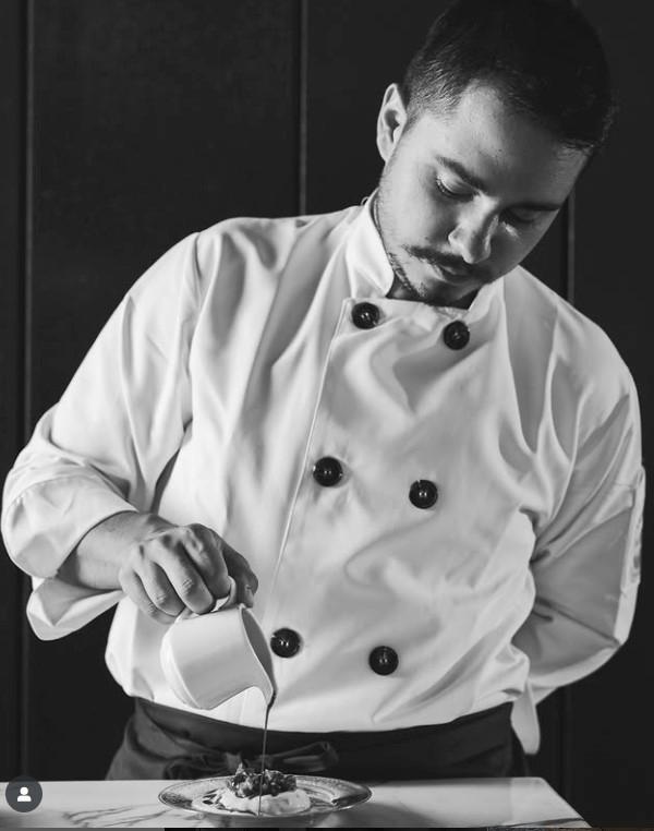 Savaş Zafer'in Hayatı ve Kariyeri