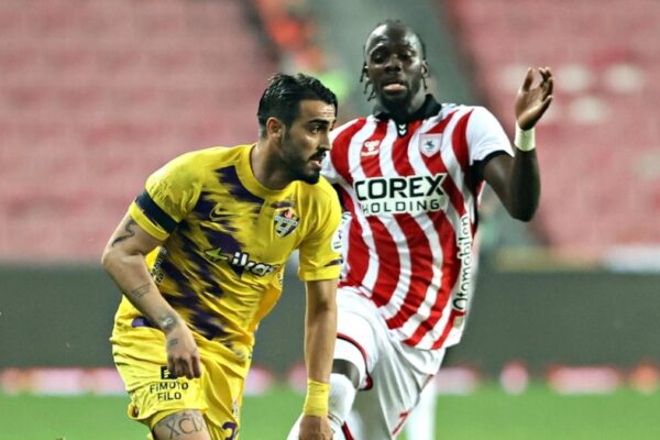 Samsunspor’un Zaferi: Eyüpspor Karşısında Tek Gol Yeterli Oldu – Süper Lig 12. Hafta Detaylı Analizi
