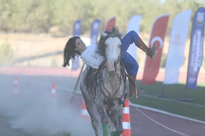Şanlıurfa'da Geleneksel Atlı Sanat Gösterisi Büyük Beğeni Topladı