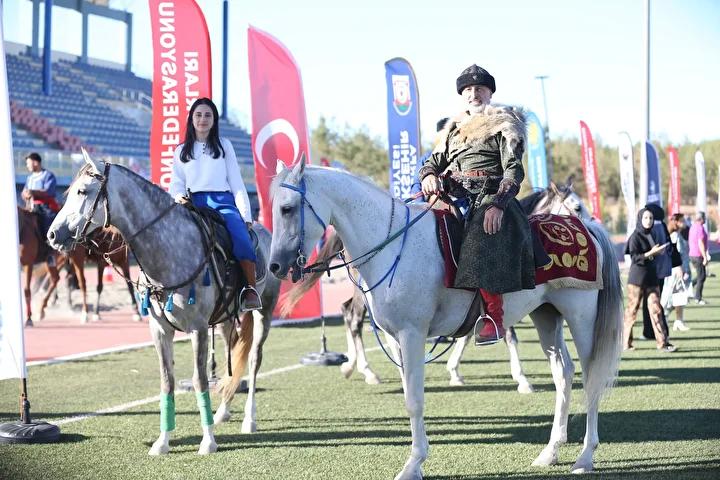 Şanlıurfa'da Geleneksel Atlı Sanat Gösterisi Büyük Beğeni Topladı