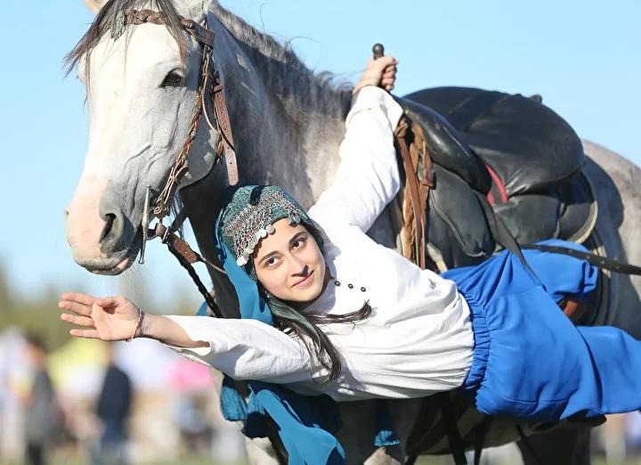 Şanlıurfa'da Geleneksel Atlı Sanat Gösterisi Büyük Beğeni Topladı