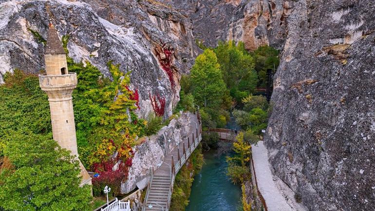 Sarp Kayaliklar ve Tohma Kanyonu8217nun Doga Harikasi Guzellikleri Sarp Kayaliklar ve Tohma Kanyonunun Doga Harikasi Guzellikleri