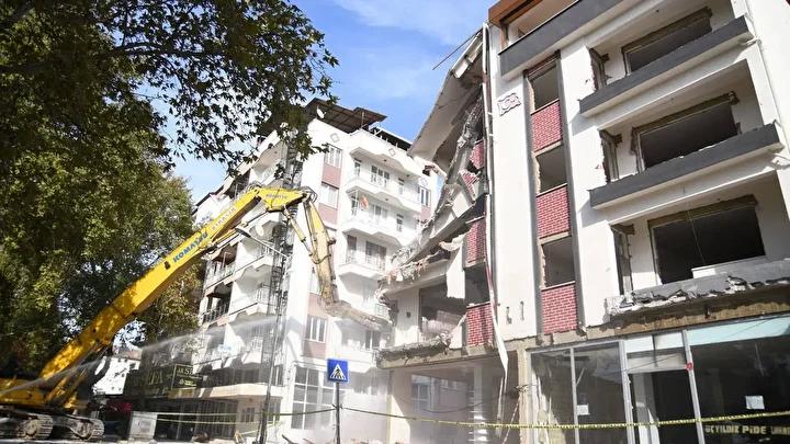 Sındırgı ve Simav Depremlerinin Jeofiziksel Analizi ve Magmatik Etkiler